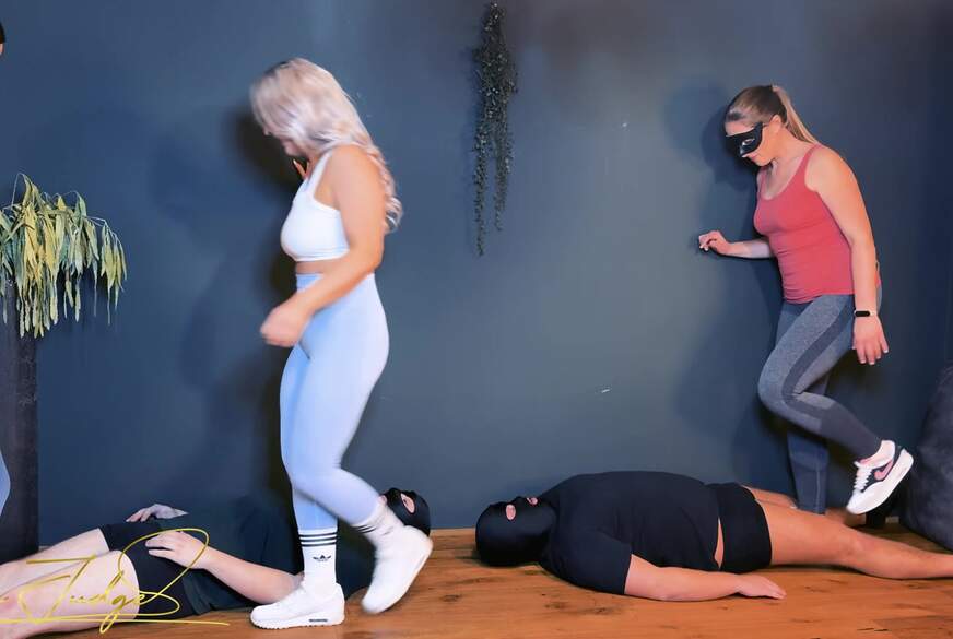 T*******g - Sport auf dem Sklaven von Kim-Judge