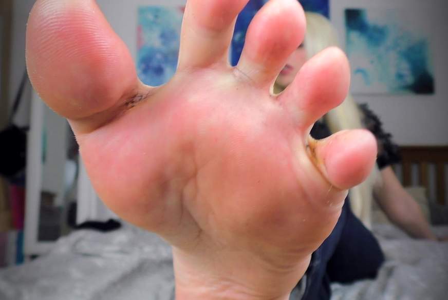 Verschwitzte Sneakers, Socken und Füße JOI von KittysXKat pic3