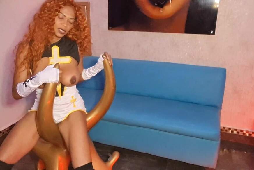 Schokobebe: Schokobebe als geile schwarze Nonne