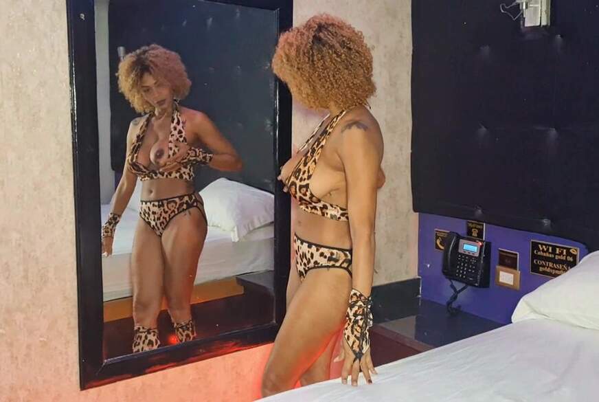 Schokobebe: Schokobebe als Wildkatze im Sexy Leoparden Dress