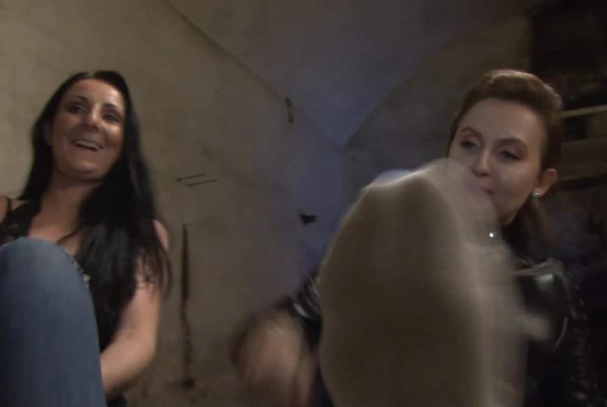 Schnüffel unsere Socken von MistressLucia*a pic2