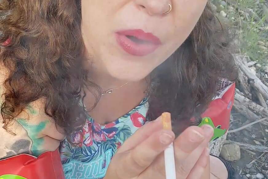 Fetisch Video! Smoking H*****b with Waterwings!!! von OphiliaAngel pic1