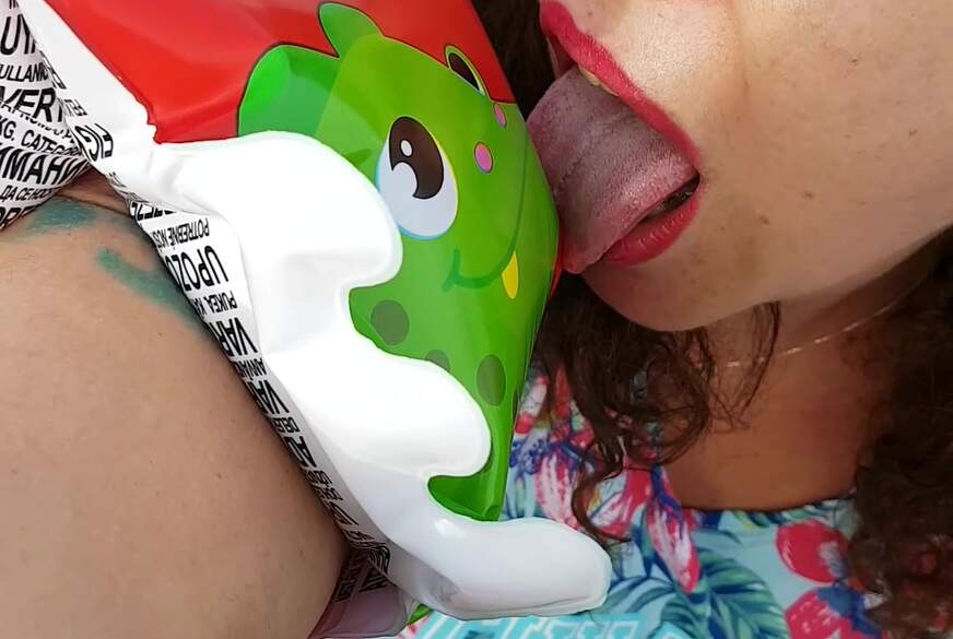 Fetisch Video! Smoking H*****b with Waterwings!!! von OphiliaAngel pic2