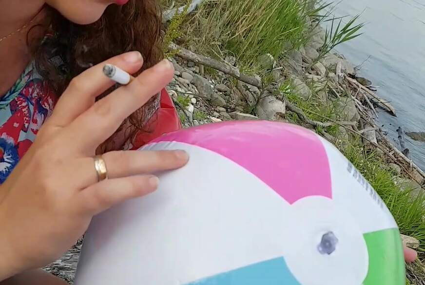 Fetisch Video! Smoking H*****b with Waterwings!!! von OphiliaAngel pic3