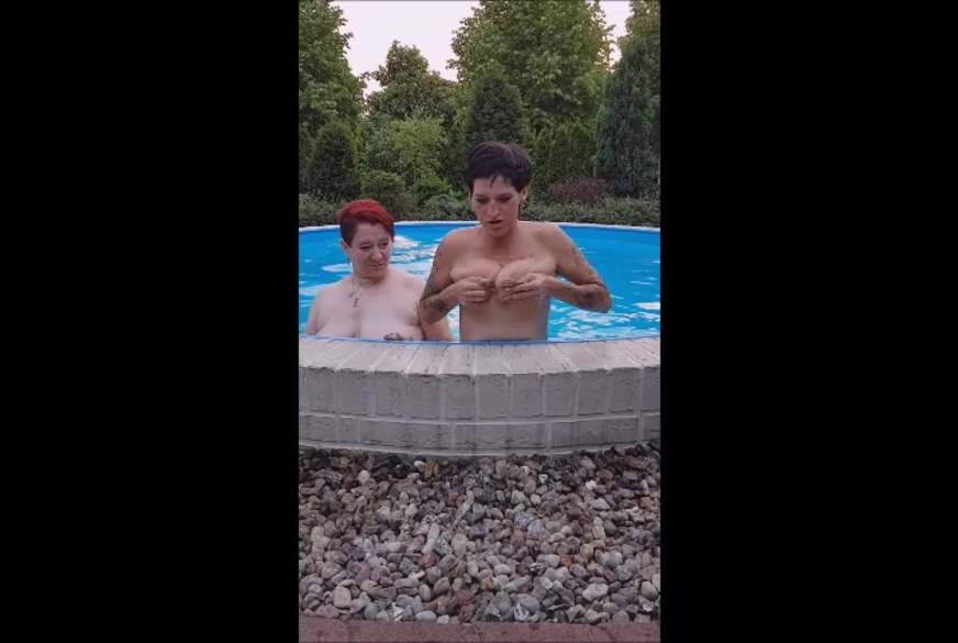 TittenMichelle: 2 geile Lesben am Pool