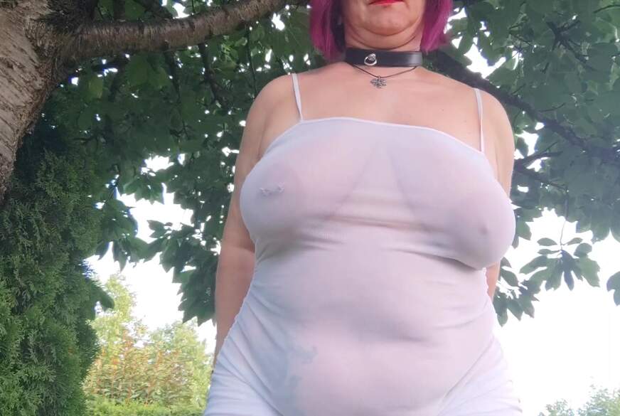 TittenMichelle: Titten wackeln im Garten!!
