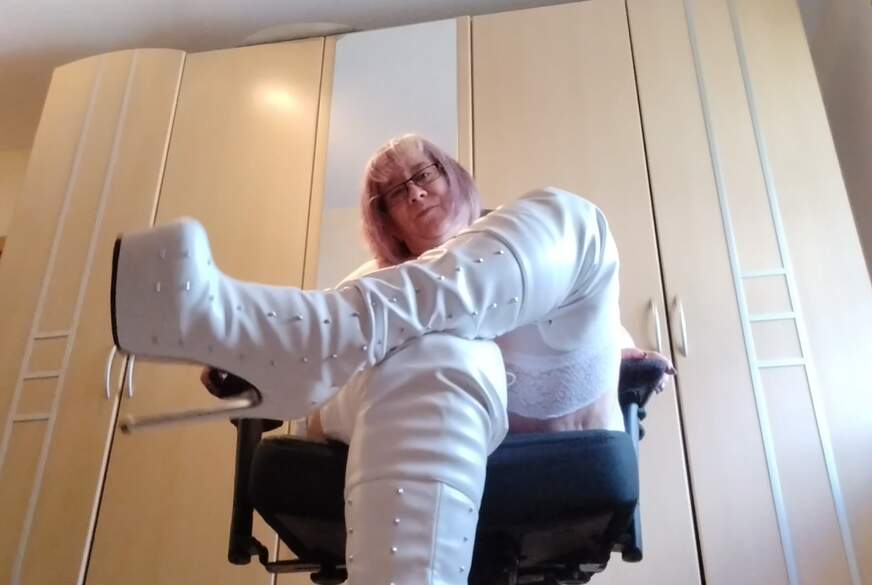 Willst du mein Stiefelknecht sein? von TittenMichelle