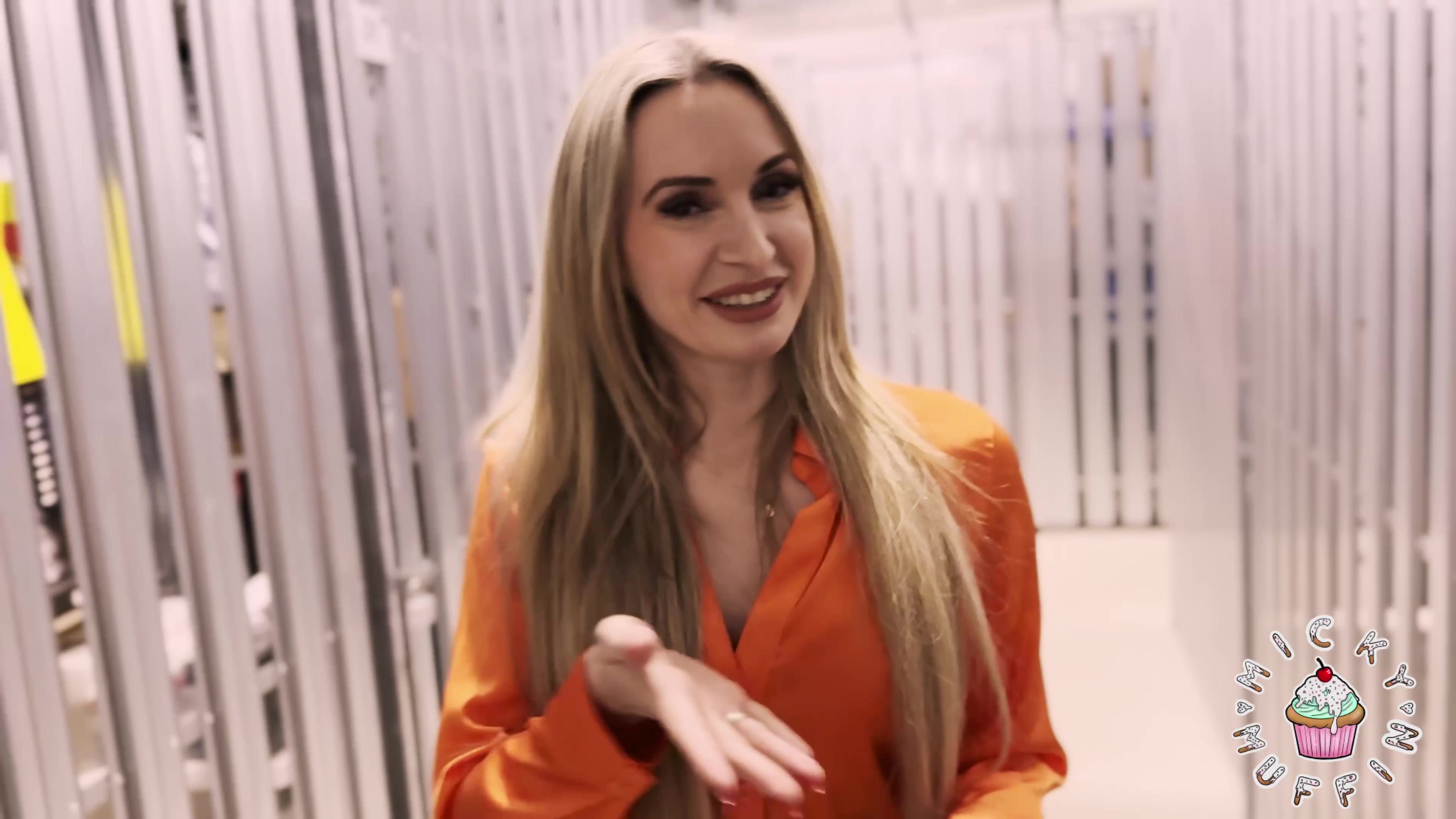 Ich traf meinen Nachbarn im Hausflur und da er so ein heißer Typ ist haben wir gleich eine Runde gefickt.