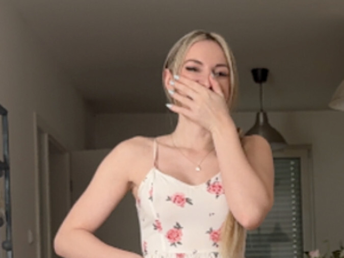 Letztens kam ich nach Hause, und wer steht da plötzlich vor mir? Mein Kumpel Jonny, mit einem breiten Grinsen und einem verrückten Plan! Er wollte unbedingt testen, ob der legendäre \'Nackte Mann\' wirklich funktioniert