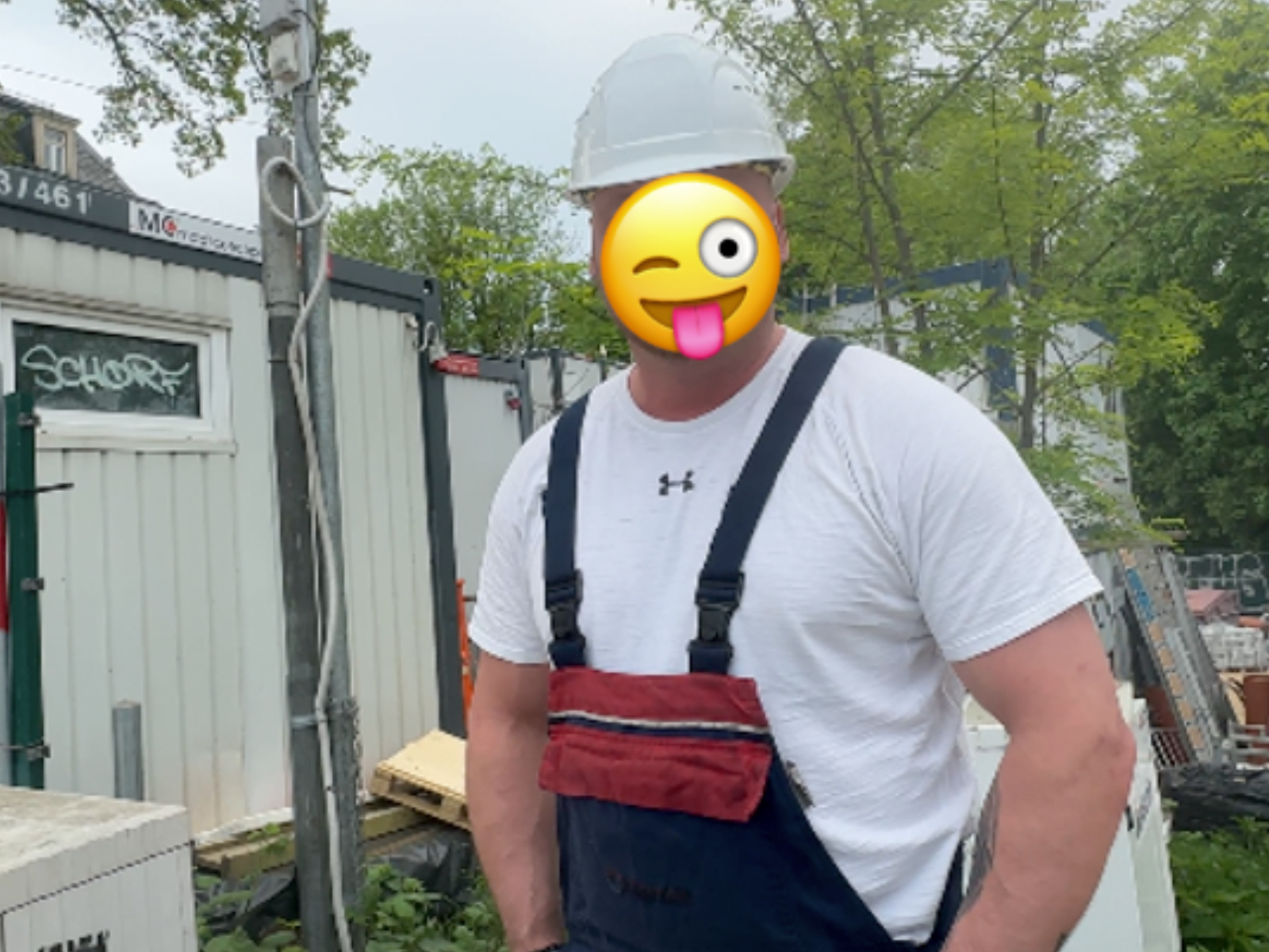 Die Jungs vom Bau wissen, wie man fickt! Ich habe ein Auge auf einen der Bauarbeiter vor meiner Wohnung geworfen und wollte einfach mal mein Glück versuchen. Unter einem dummen Vorwand lockte ich ihn in meinen Keller und kam voll auf meinen Kosten. Wir vögelten so geil, dass ich sicher noch einen der Jungs ausprobieren werde