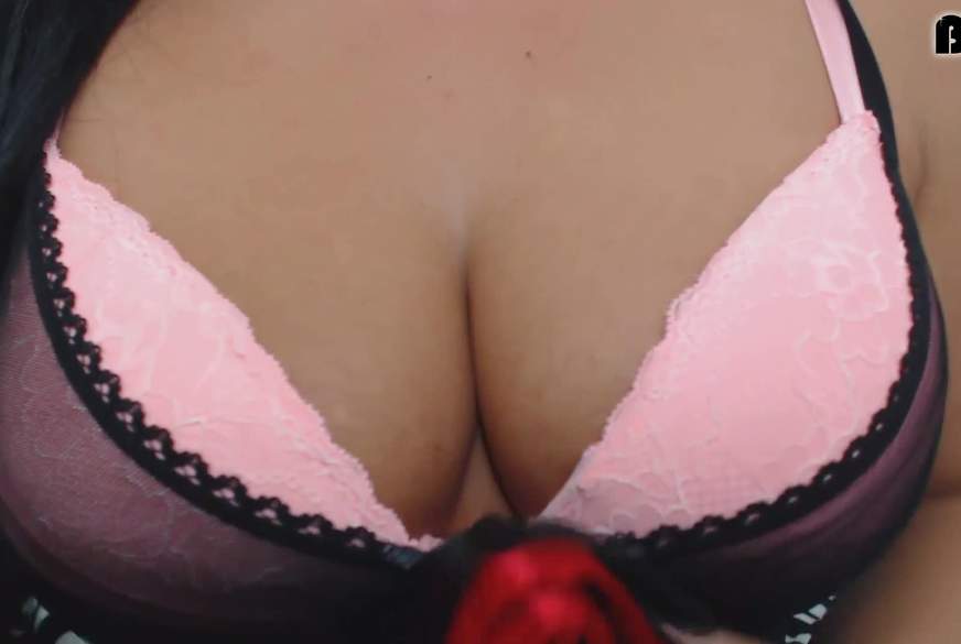Kostlich: BUSEN FRAU