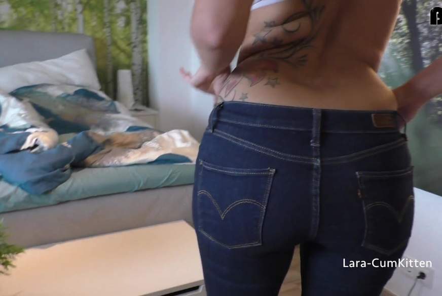 JEANS F**k - Voll auf den MEGA A***h g*******t von Lara-CumKitten pic3