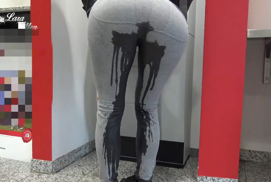 PUBLIC Leggings P**s am Geldautomaten mit public P**sWALK von Lara-c*******n pic4