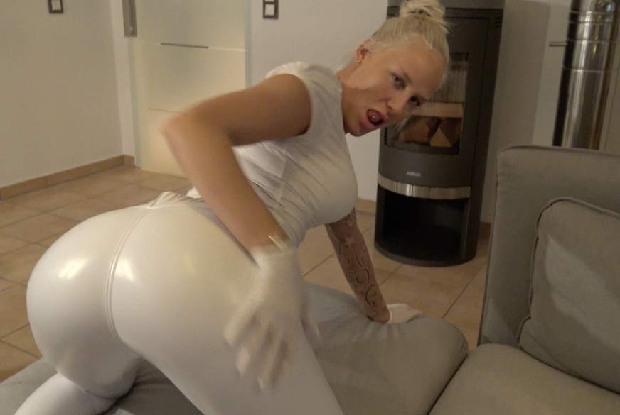 LATEX F**k bis die S***e s*****t - S*******r Lara hilft bei Stangenfieber von Lara-c*******n