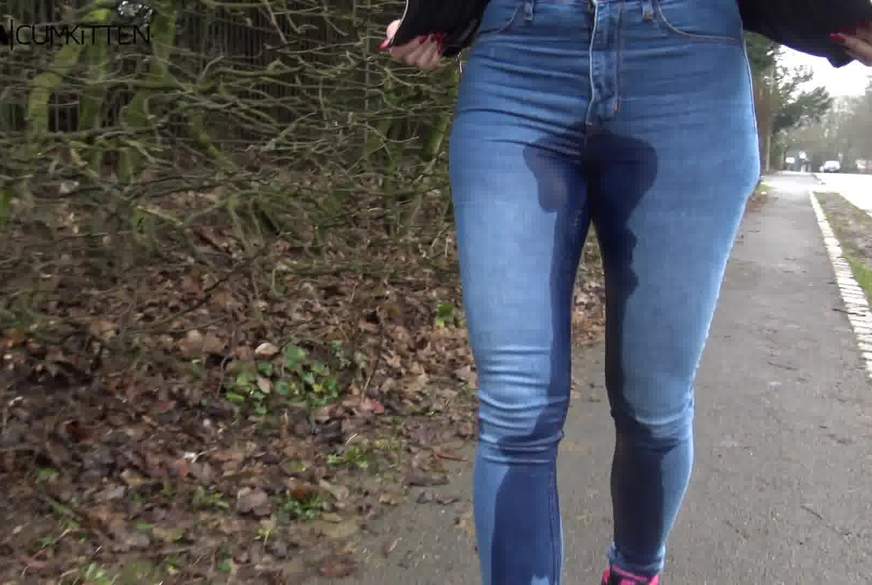 ÖFFENTLICH EINGENÄSST - Public Jeans P**s extrem von Lara-c*******n pic1