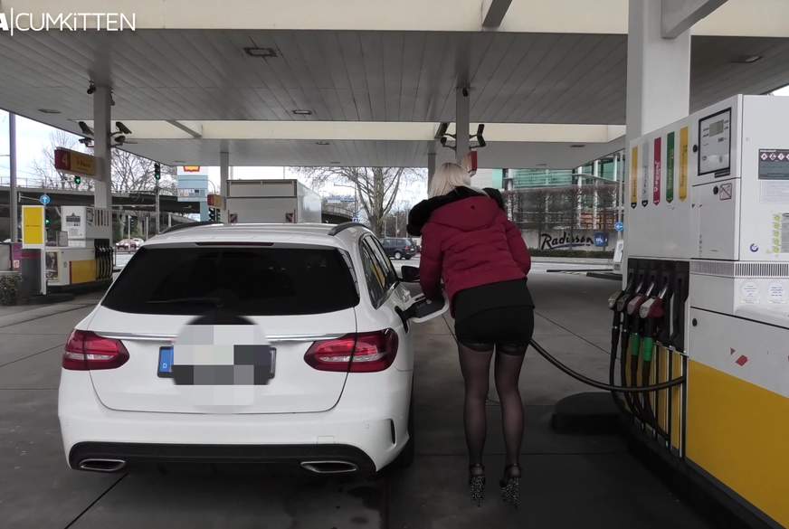 Von der Tanke in die Kiste - F*******k DATE mit mega F****l von Lara-CumKitten pic1