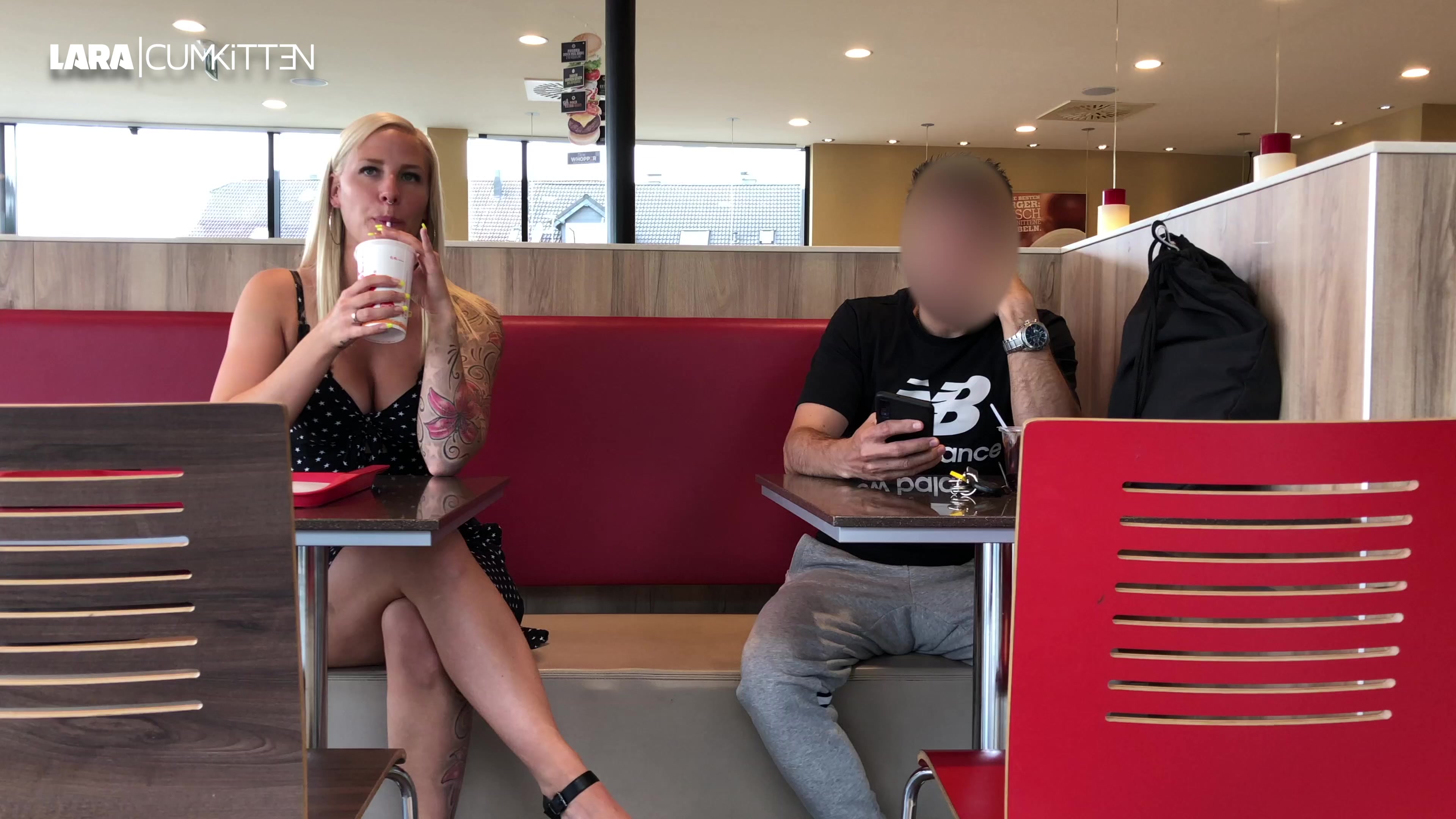 Ohne Höschen unter dem Kleid bin ich dem Typ neben mir im Burger Laden immer näher gerutscht bis sein Schwanz hart ist. Ich mache meine Beine breit, dass er meine klatschnasse Fickfotze anfassen kann. Ich bin sooo geil geworden als er mich berührt hat. Ich hab ihm einfach mitten im Restaurant seinen geilen Fickprügel geblasen. Wir sind beide inzwischen so geil aufeinander, dass ich mich einfach auf sein Fickrohr setze - wow das fühlt sich so geil an als er in mich eindringt. Fuck - hinter uns sind Leute die schon schauen - hier am Tisch können wir nicht weiter machen. Ab aufs Herren WC, jetzt gehts richtig zur Sache. Doggy fickt er mich geil durch bis seine Sacksahne kocht. Es ist so geil für mich an solchen Orten benutzt zu werden. Er schießt eine geile Spermaladung in meine Fresse und so gehe ich quer durch das halbe Fast Food Restaurant, vorbei an der Theke wo gerade alle ihre Menüs bestellen bis nach draussen! Würdest du mich auch gern mal so in der Öffentlichkeit treffe