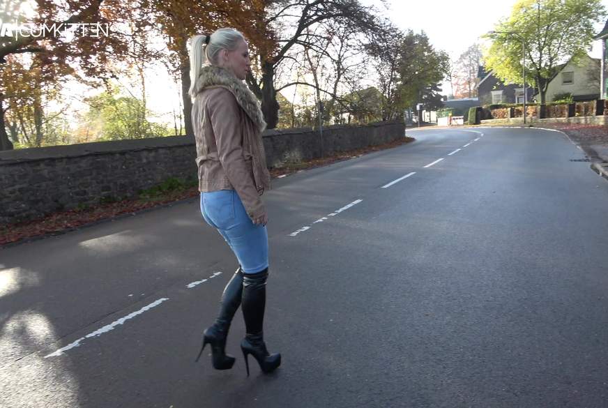 Extrem v*********t - Sexy Jeans und Stiefel Walk von Lara-CumKitten pic4