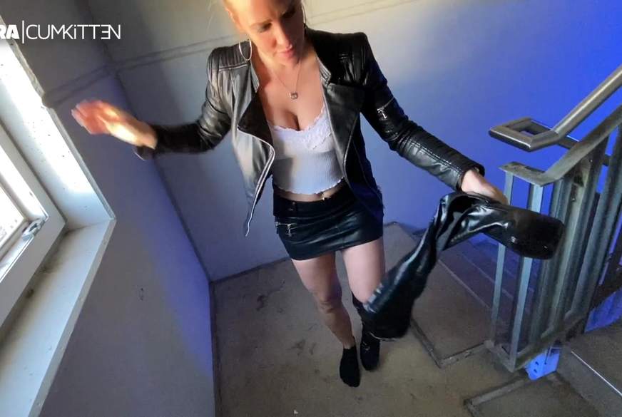 STIEFEL P**s Fetisch - Rein g*****t und weiter gegangen von Lara-CumKitten pic3