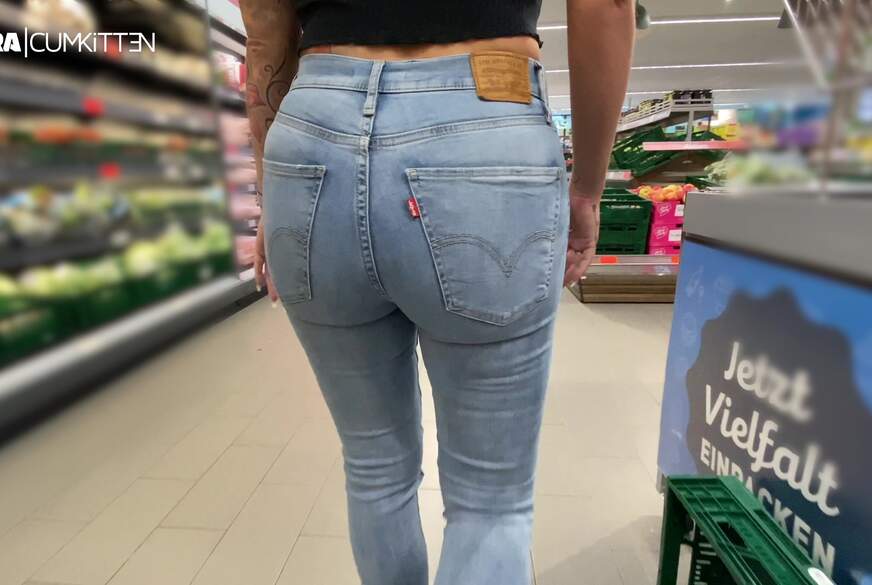 Krasser JEANS P**s - PUBLIC P**s Walk von Lara-c*******n pic2