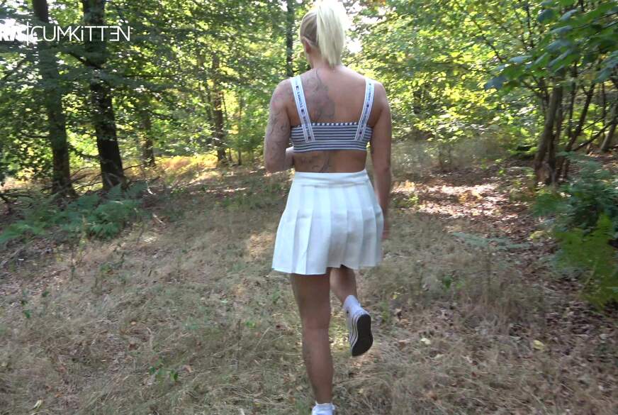 Beim W****n ERWISCHT - Spanner z******t mich im Wald von Lara-CumKitten pic4