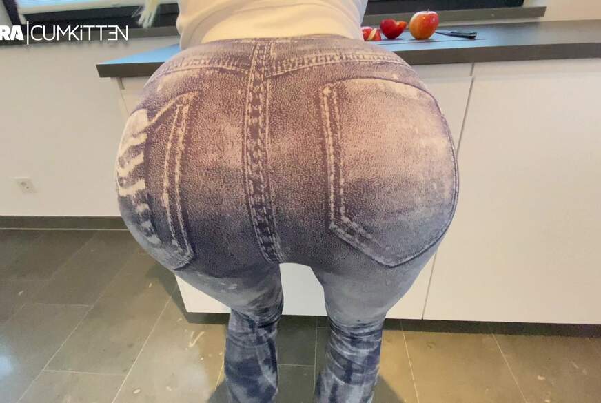 BUBBLE B**t in Jeans Leggings - D***y F**k bis zur S****a FONTÄNE von Lara-CumKitten pic4