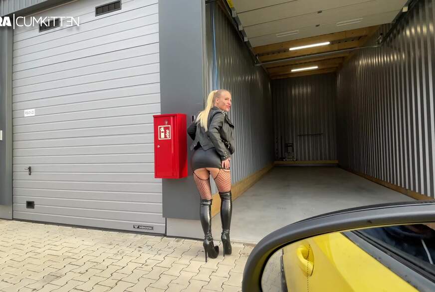 DRIVE IN F**k BOX - Triff mich anonym und s****z mich voll von Lara-CumKitten pic4