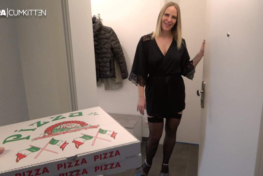 S***pS F**k mit dem Pizza Boy - ALLES GESCHLUCKT von Lara-CumKitten pic1