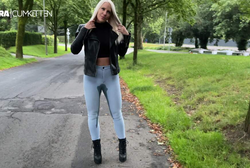 Helle Jeans public V*********t - P**swalk in Stiefeletten von Lara-CumKitten pic2