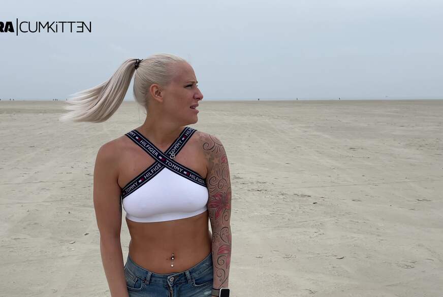 P**s on the beach - PUBLIC NS am Nordsee Strand von Lara-CumKitten pic2