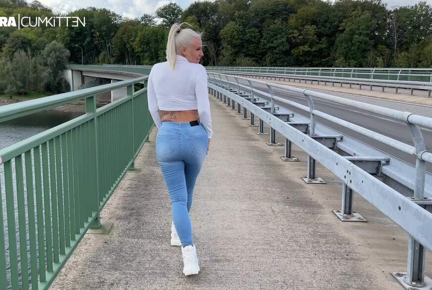 Public JEANS P**s Walk - NS Flut bis in die Schuhe von Lara-CumKitten pic1