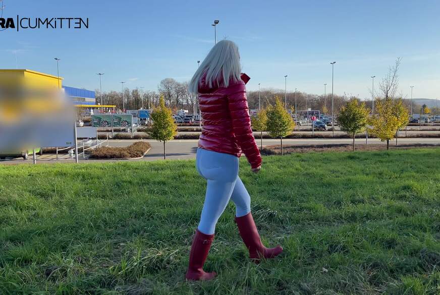 Public P**s - Natursekt Flut in Jeans und Gummistiefel von Lara-CumKitten pic1