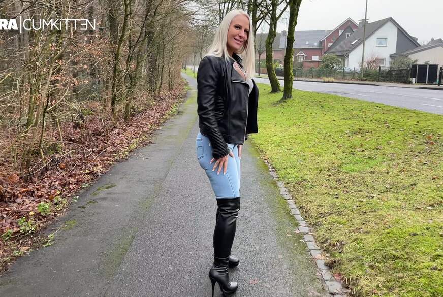 P**s TSUNAMI in Jeans und Stiefeln - So viel bis es überläuft von Lara-CumKitten pic2