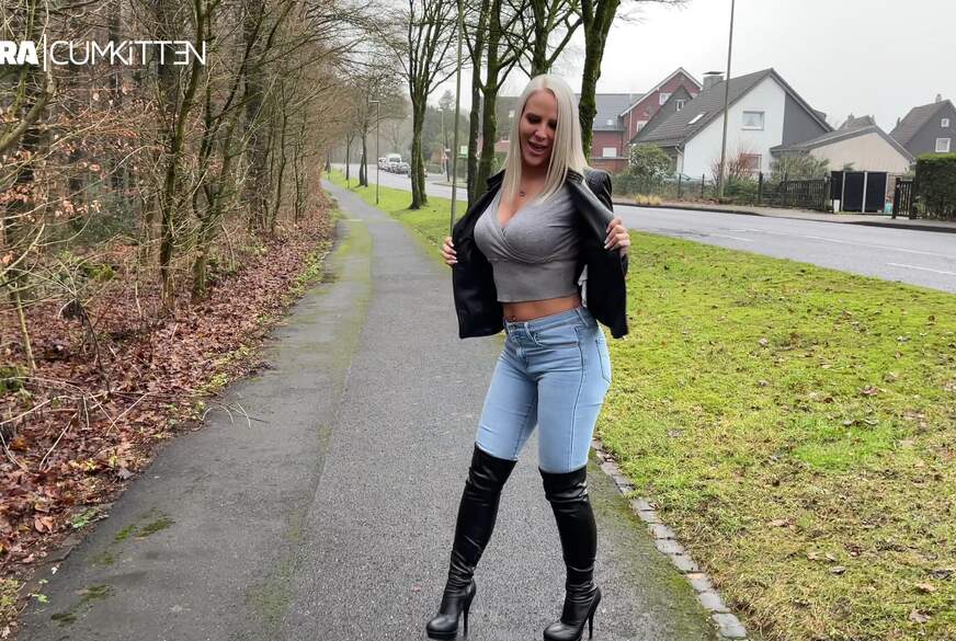 P**s TSUNAMI in Jeans und Stiefeln - So viel bis es überläuft von Lara-CumKitten pic3