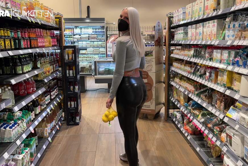 LEGGINGS F****tÜCK - d***y date im supermarkt klargemacht von Lara-CumKitten pic4