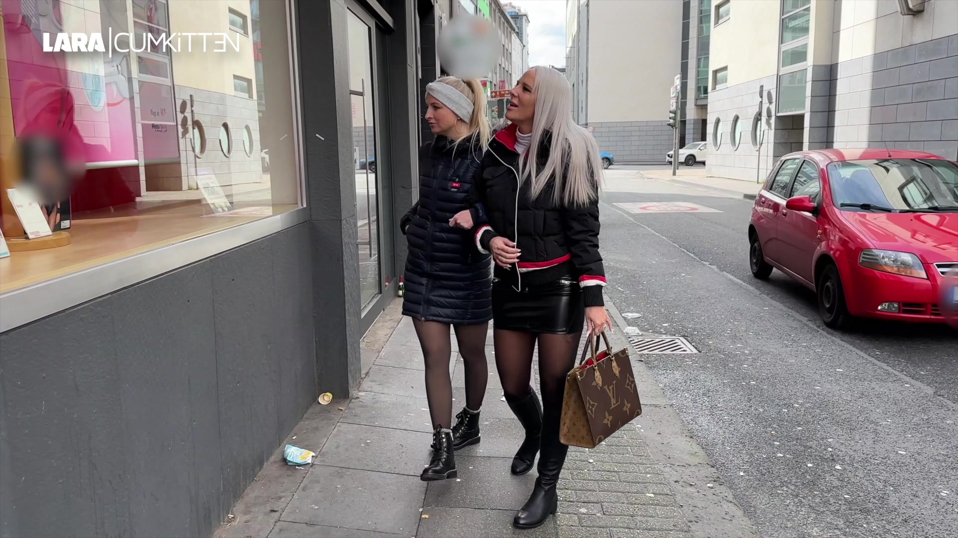 Shopping Tour endet in riskantem TAXI FICK - Doppeldildo Action bis zum Doppel Orgasmus 