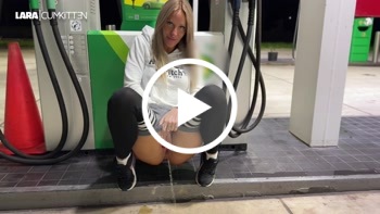 TANK und PISS - Dreister Public Piss an der Tankstelle TANK und PISS - Dreister Public Piss an der Tankstelle