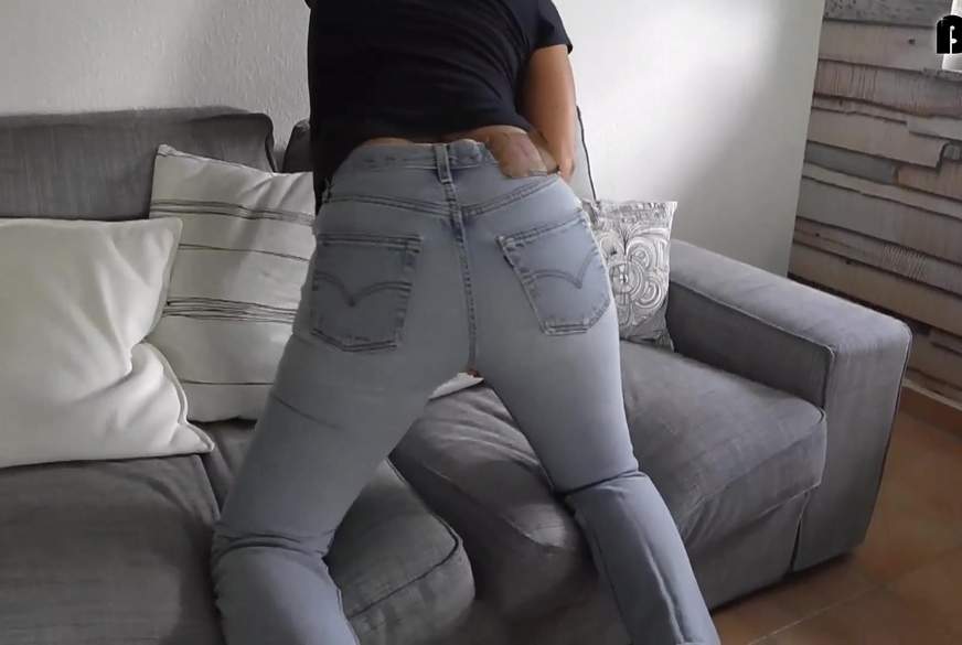 Jeans Orgasmus mit Vibrator in der F***e von Lara-CumKitten pic2