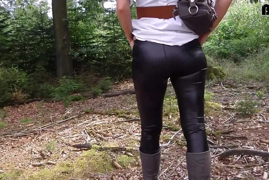 A**l Plug Wahnsinn im krassen Leggings A***h von Lara-CumKitten pic1