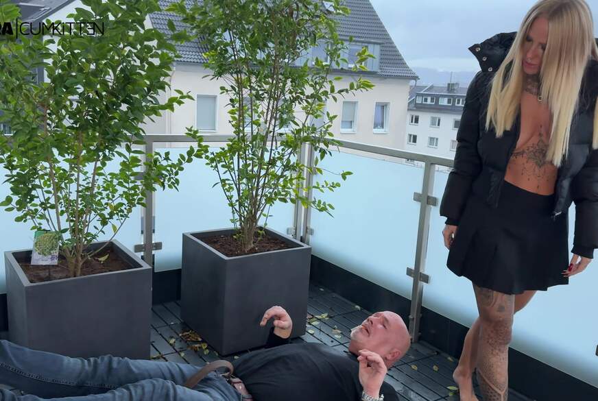 Lara-CumKitten: Egon beim rauchen ERWISCHT - Jetzt bekommt er meine volle NATURSEKT FLUT