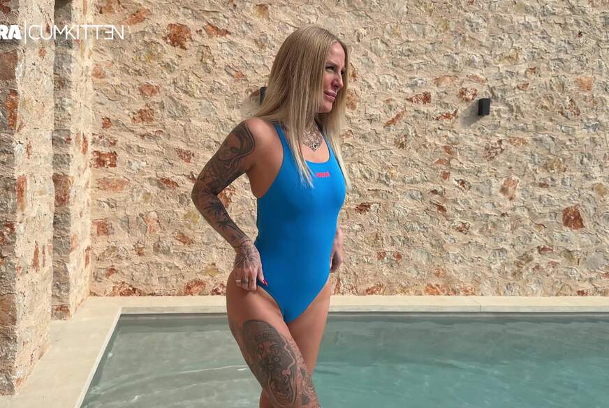 Lara-CumKitten: F**k MICH im Badeanzug - XXL C*****t vom p*****sen Spanner
