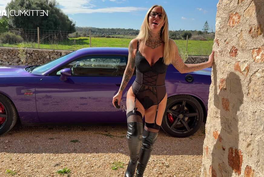 Lara-CumKitten: Aufgestrapste STIEFEL S******e gebucht - D***y F**k mit Brillen F****l