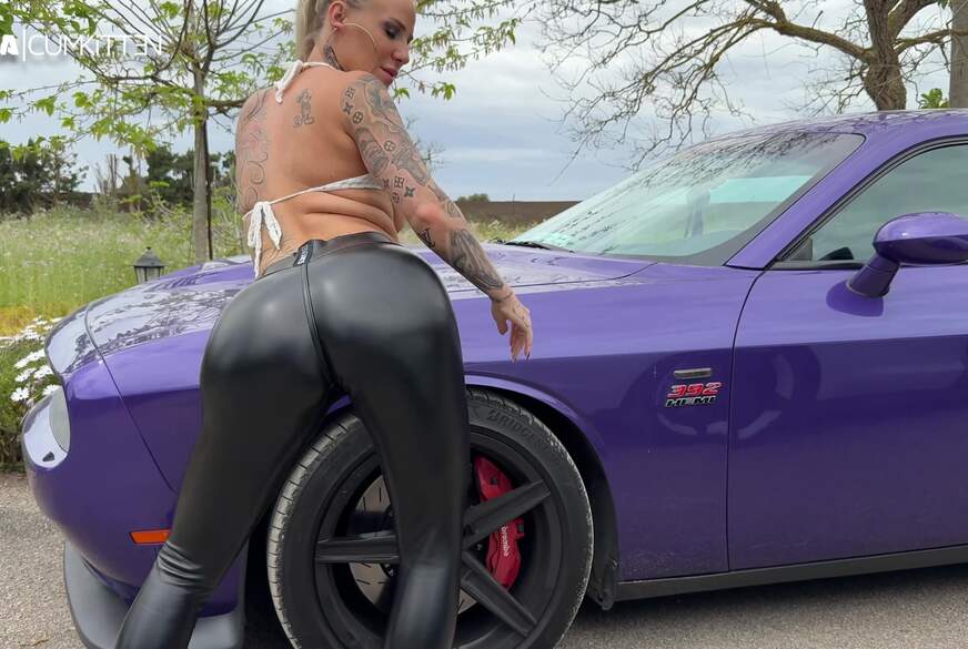 Lara-CumKitten: Heimliches PARKPLATZ TREFFEN - Leggings F**k mit XXL F****l
