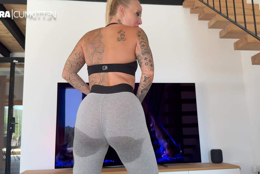 Lara-CumKitten: Verschwitzt Z******t nach dem Gym - XXL BUBBLE B**t C*****t