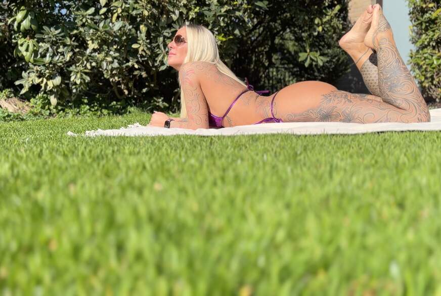 Lara-CumKitten: Frühlings Geilheit - HENGST PRÜGEL f***t mich zum Orgasmus