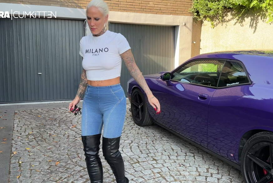 Lara-CumKitten: Sommer P**s in Jeans und Stiefeln - Komplett durchnässt