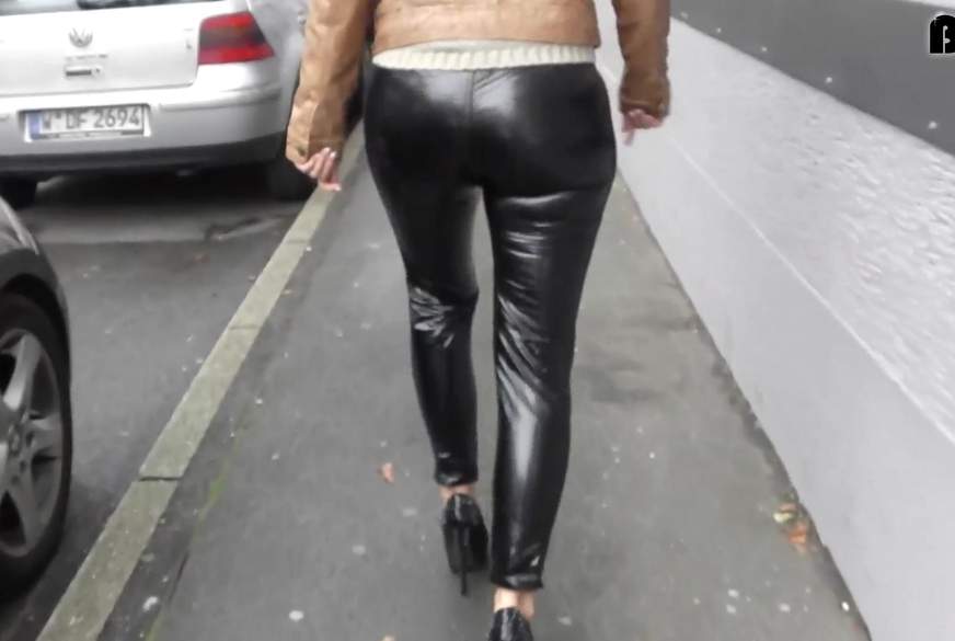 Mega Leggings A***h wird A**l g*******t von Lara-CumKitten pic3