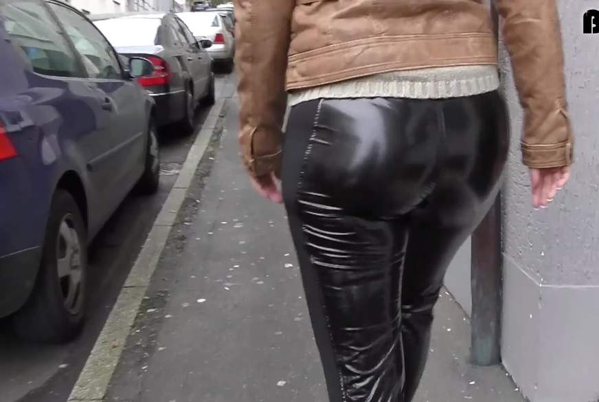 Mega Leggings A***h wird A**l g*******t von Lara-CumKitten pic4