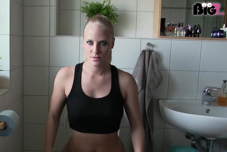 Toilet Cam - Mein ganz privates P**s Tagebuch von Lara-CumKitten pic2