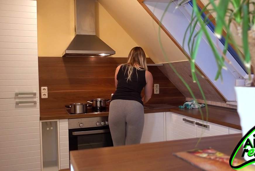 String weg S*****z rein. So läuft das bei S********y von CaroCream